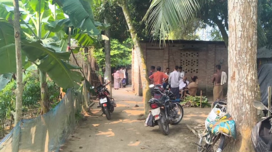 শৈলকুপায় ডাকাতি অস্ত্রের মুখে জিম্মি করে টাকা  গহনা ও ইজিবাইক লুট